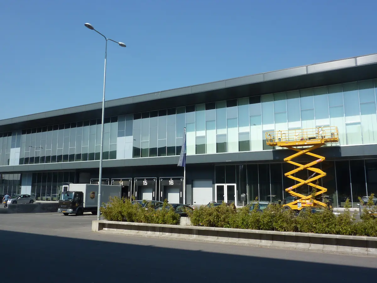 Bedrijfsverzamelgebouw Schiphol Rijk foto 1